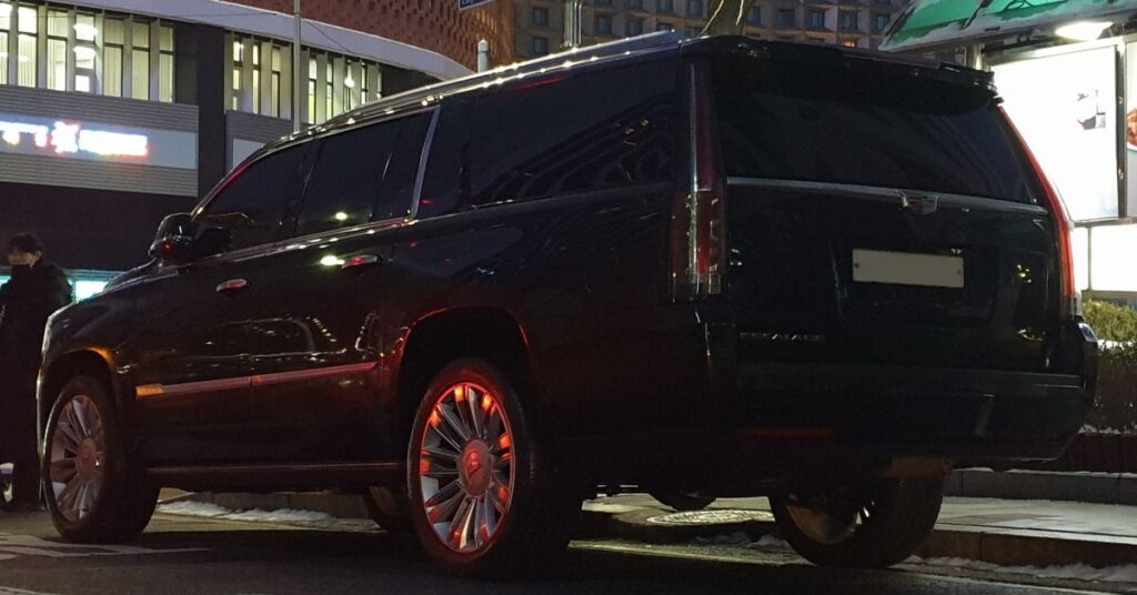 2023 Cadillac Escalade ESV black